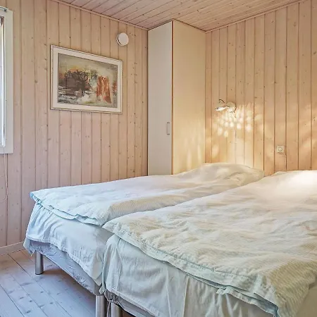 Modern Near - By Traum