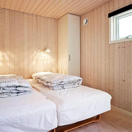 Modern Near - By Traum