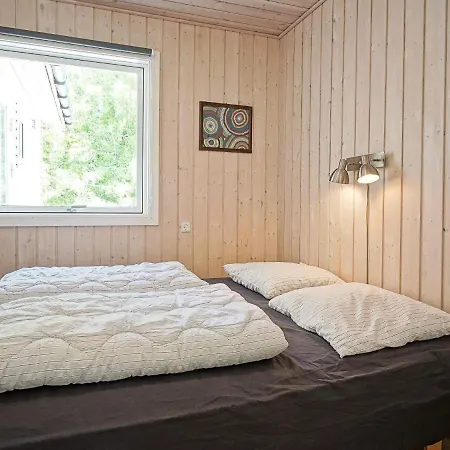 Modern Near - By Traum